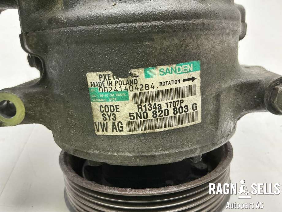 Aircondition kompressor til Audi A1 2010-2014 (Type I, Fase 1)  (SANDEN|5N0 820 803 G||1K0820808A| 1K0820808AX| 1K0820859H| 1K0820859J| 1K0820859N| 1K0820859P| 1K0820859T| 1K0820859TX| 5K0820803| 5K0820803A| 5K0820803C| 5K0820803CX| 5K08)