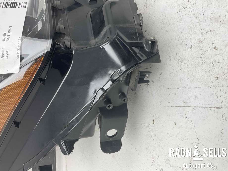 Frontlykt høyre full-LED til Lexus UX 2018-->>  (8114576350|)