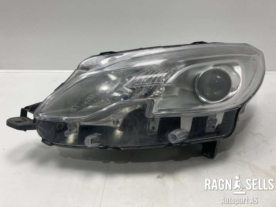 Frontlykt venstre halogen til Peugeot 2008, 2013-2019 (Type I)  (96 778 101 80)