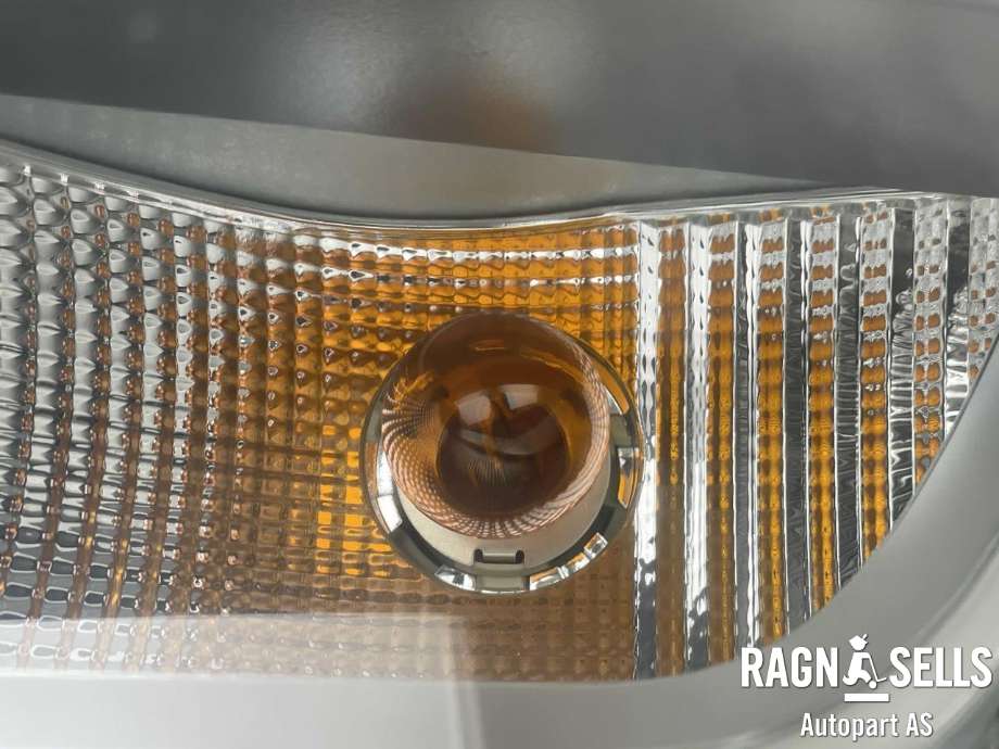 Frontlykt venstre halogen til VW Transporter / Caravelle 2009-2015 (Fase 2) (T5) (T5) (7E1 941 015 R|)