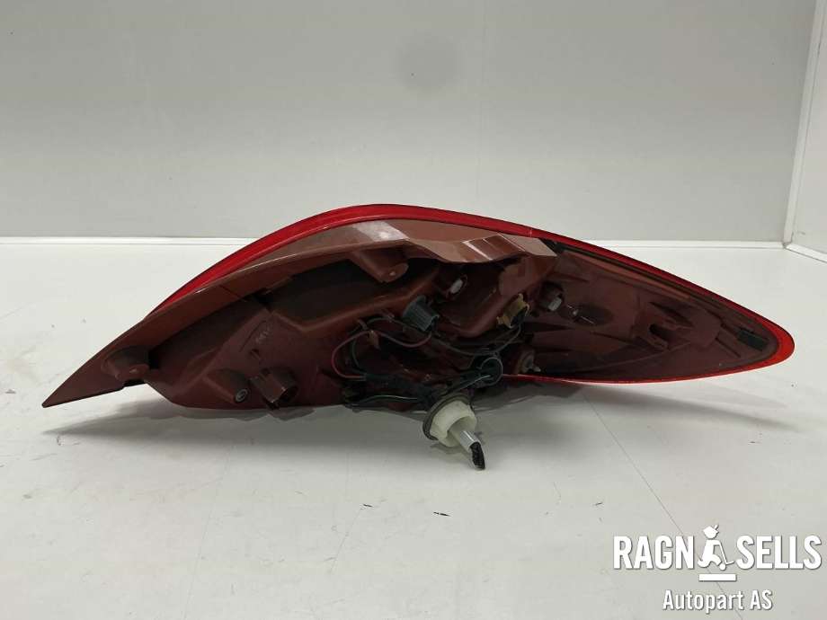 Baklykt venstre til Mazda 2 2011-2014 (Type II, Fase 2)  (D651-51-160M|)