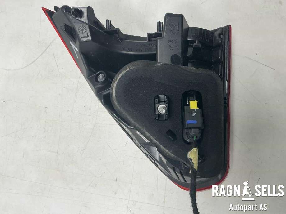 Baklykt venstre indre til Peugeot 2008 2013-2019 (Type I) (98 147 584 80|)