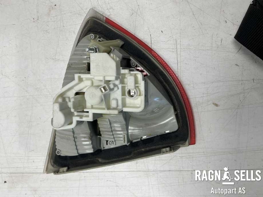 Baklykt høyre indre til BMW 3-Serie 2005-2011 (E90/E91/E92/E93) (E90/E91/E92/E93) (63 21 7 160 064|)