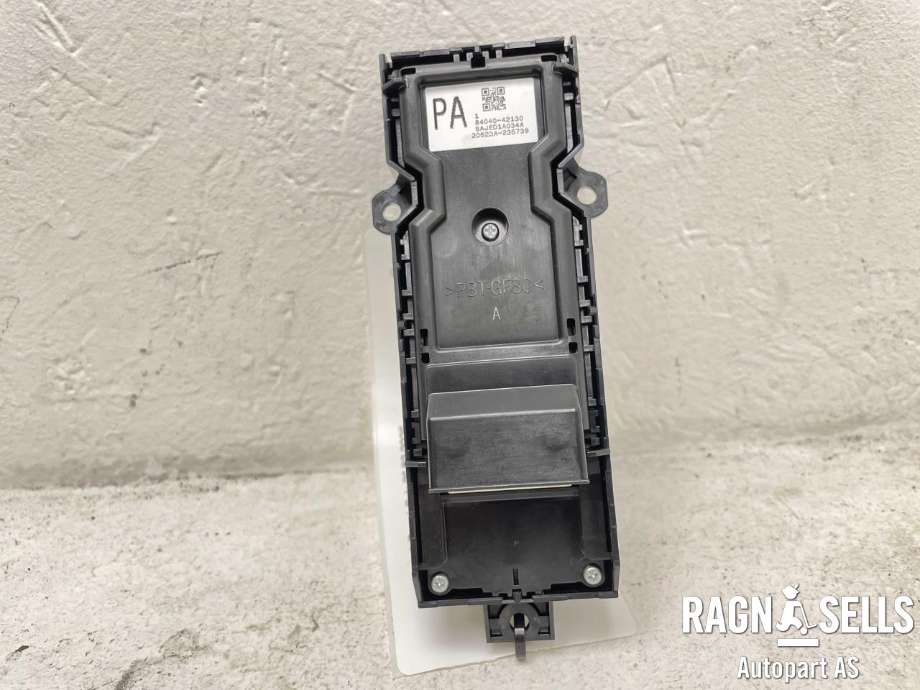 Bryter ruteheis førerdørspanel til Toyota RAV4 2019-->> (Type V)  (84040-42130|20623A-235739|8404042130|)