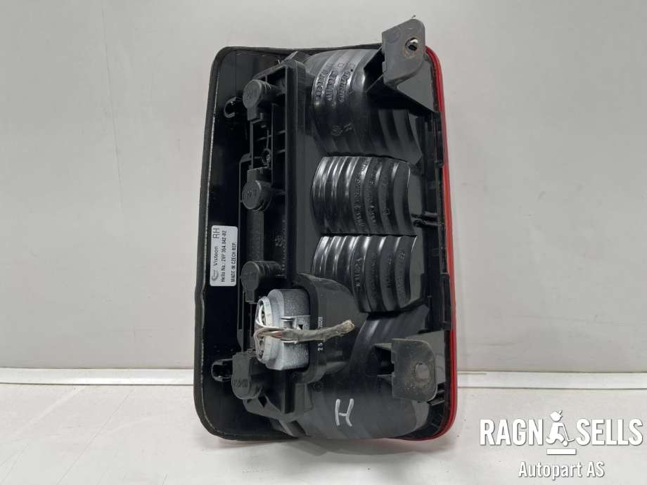 Baklykt høyre til VW Caddy 2004-2010 (Type III, Fase 1)  (2K0 945 096 P|)