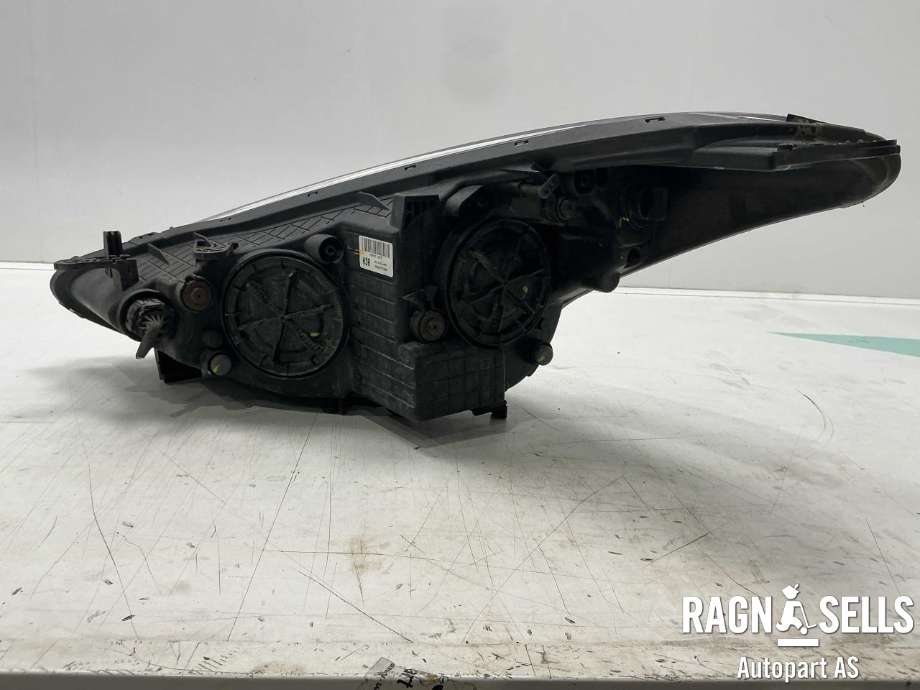 Frontlykt høyre halogen til Hyundai i30 2012-2017 (Type II)  (92102A6000|)