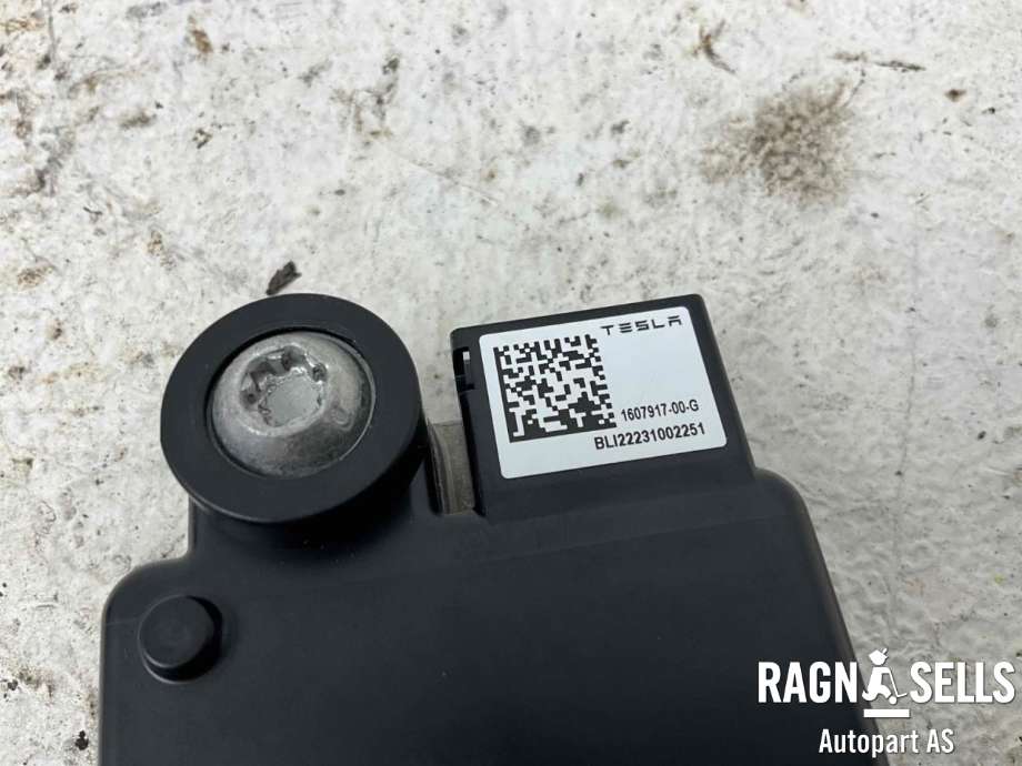 Sensor radar til Tesla Model Y 2021-2024 (Type I)  (1607917-00-G|1500123-00-B|)
