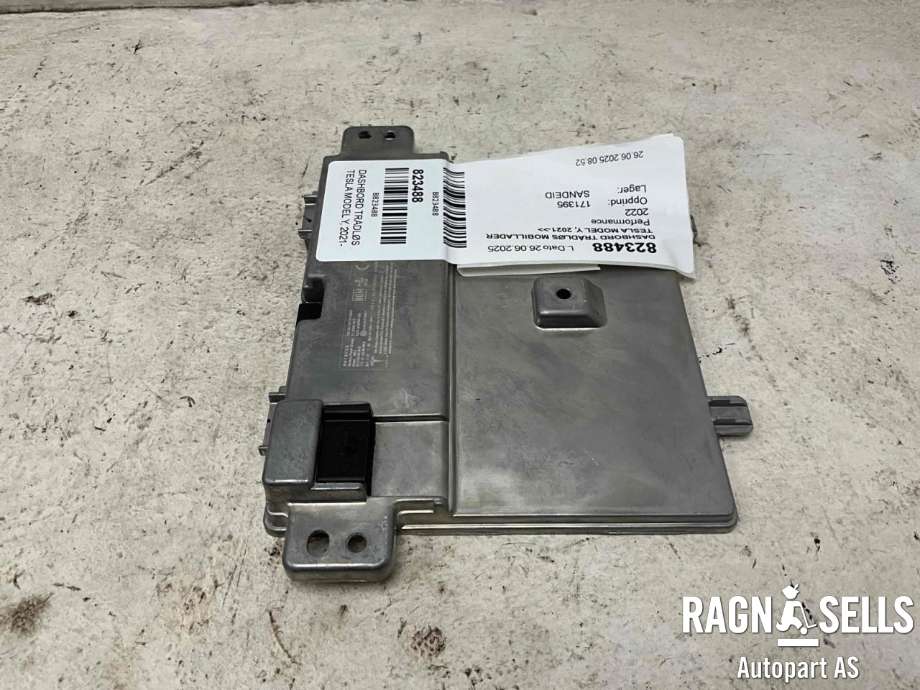 Dashbord trådløs mobillader til Tesla Model Y 2021-2024 (Type I)  (1755100-00-D|)