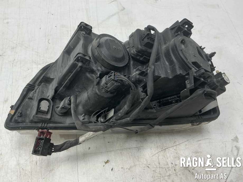 Frontlykt høyre halogen til Volvo XC90 2002-2006 (Type I, Fase 1)  (30784151|)