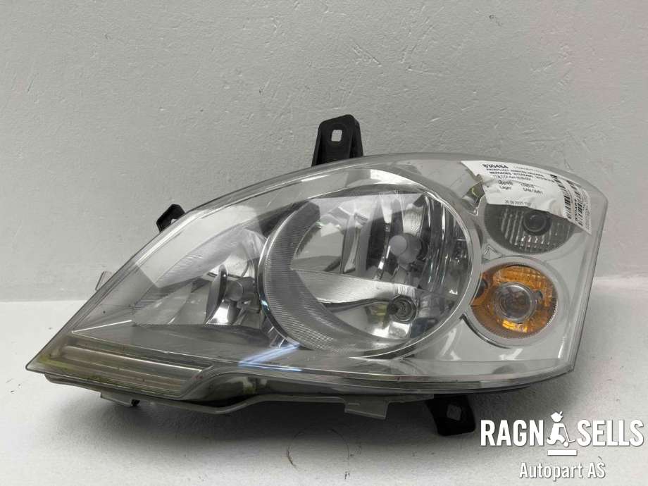 Frontlykt venstre halogen til Mercedes Vito/Viano 2010-2014 (Fase 2) (W639) (W639) (A 639 820 18 61|)