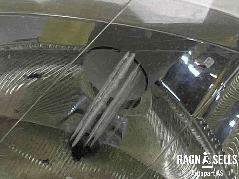 Frontlykt venstre halogen til Mercedes Vito/Viano 2010-2014 (Fase 2) (W639) (W639) (A 639 820 18 61|)