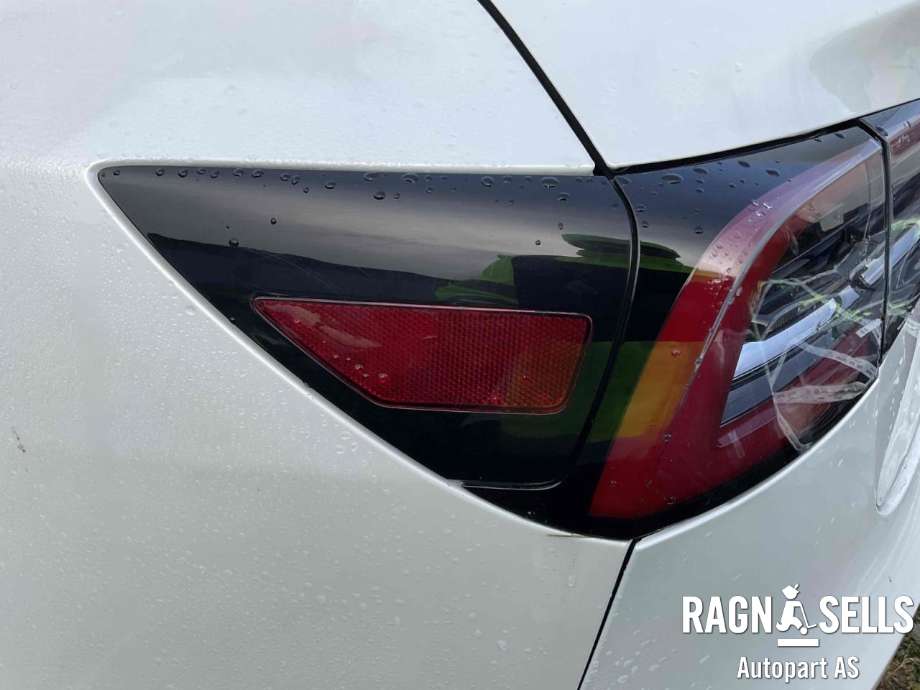 Baklykt venstre ytre til Tesla Model 3 2018-2023 (Fase 1) (1077399-00-D|)