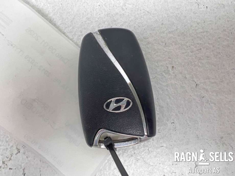 Nøkkel til Hyundai Santa Fe 2012-2020 (Type III)  (954402W600|)
