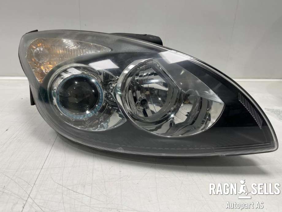 Frontlykt høyre halogen til Hyundai i30 2007-2012 (Type I) (921022R000|)