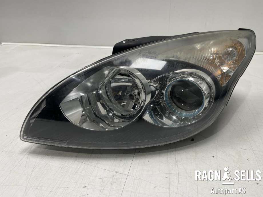Frontlykt venstre halogen til Hyundai i30 2007-2012 (Type I) (921012R000|)