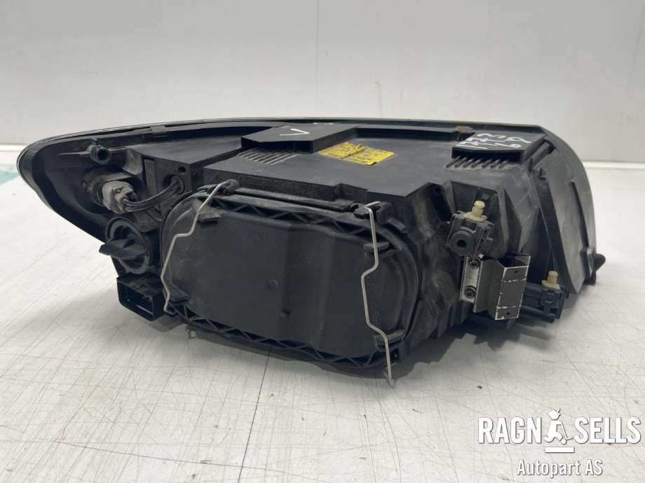 Frontlykt venstre halogen til Volvo V50 2004-2007 (Fase 1)  (31335221|)