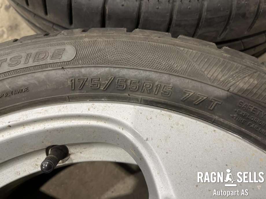 Hjulsett aluminium sommer til Mitsubishi i-MiEV 2010-->>  (FALKEN|4X100/ET35/FORAKSEL 56|1| BAKAKSEL 54|145/65R15  (FORAN)| 175/55R15 (BAK)|FORAN 4JX15| BAK 5JX15)