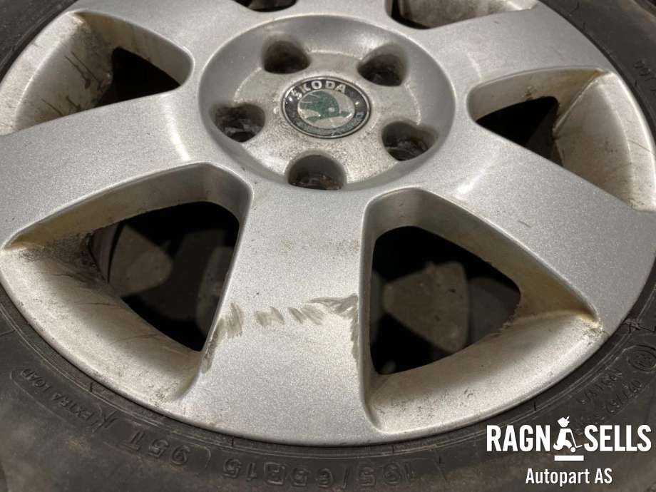 Hjulsett aluminium vinter til VW Golf V, Combi 2003-2008  (5X112/ET47/57.1|195/65R15|)