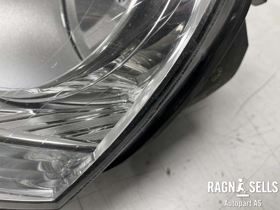 Frontlykt venstre halogen til VW Golf V, Combi 2003-2008  (1K6 941 029 P|)