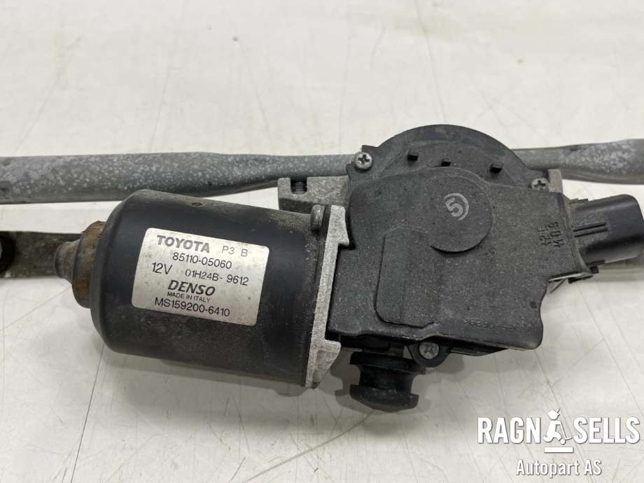 Viskermotor frontrute til Toyota Avensis 2003-2008 (Type II)  (8511005060|8515005060|)