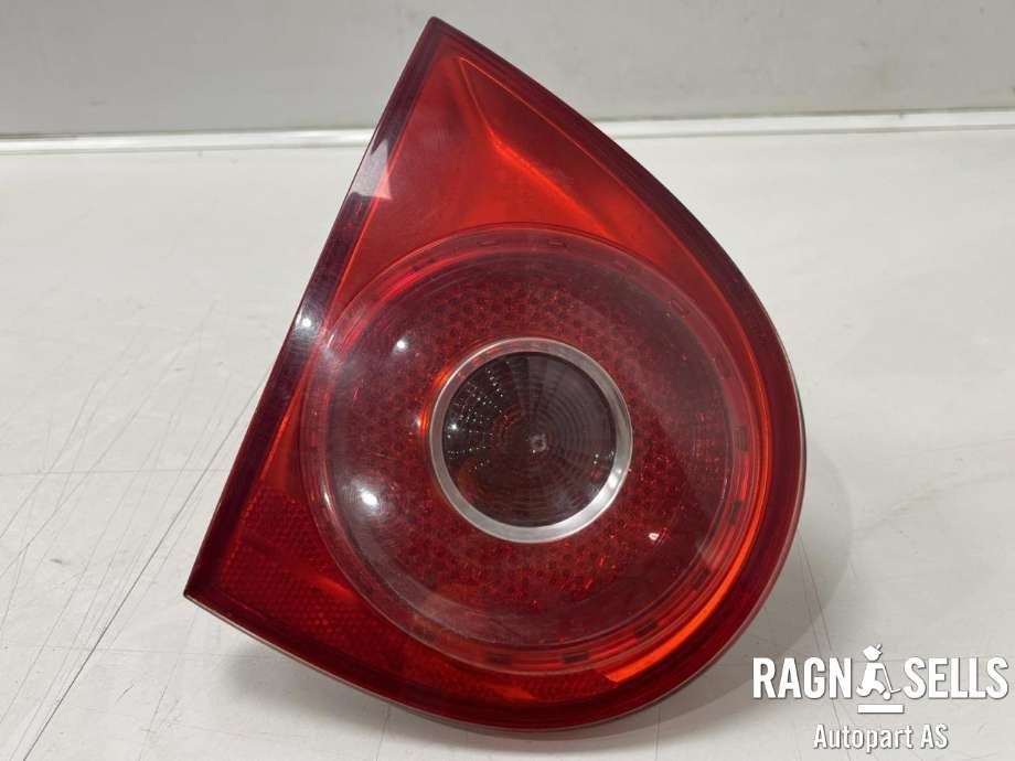 Baklykt venstre indre til VW Golf V, Combi, 2003-2008 (1K6 945 093 E)