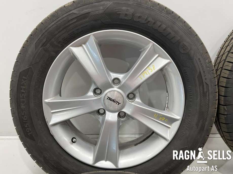 Hjulsett aluminium sommer til Volvo V50 2007-2012 (Fase 2)  (5*108/ET45/63,4|BARUM/VREDESTEIN|15*6|5JJ|)
