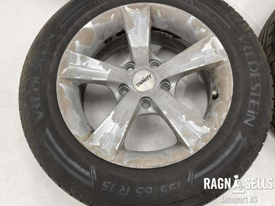 Hjulsett aluminium sommer til Volvo V50 2007-2012 (Fase 2)  (5*108/ET45/63,4|BARUM/VREDESTEIN|15*6|5JJ|)