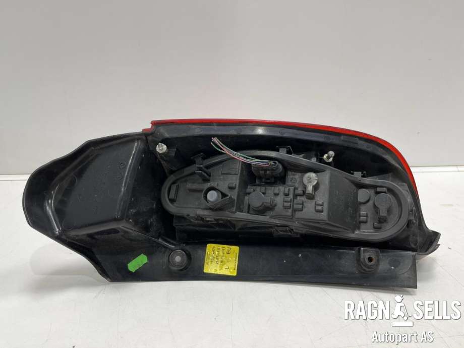 Baklykt venstre til Mitsubishi Colt 2009-2013 (Type VII, Fase 2)  (8330A701|)