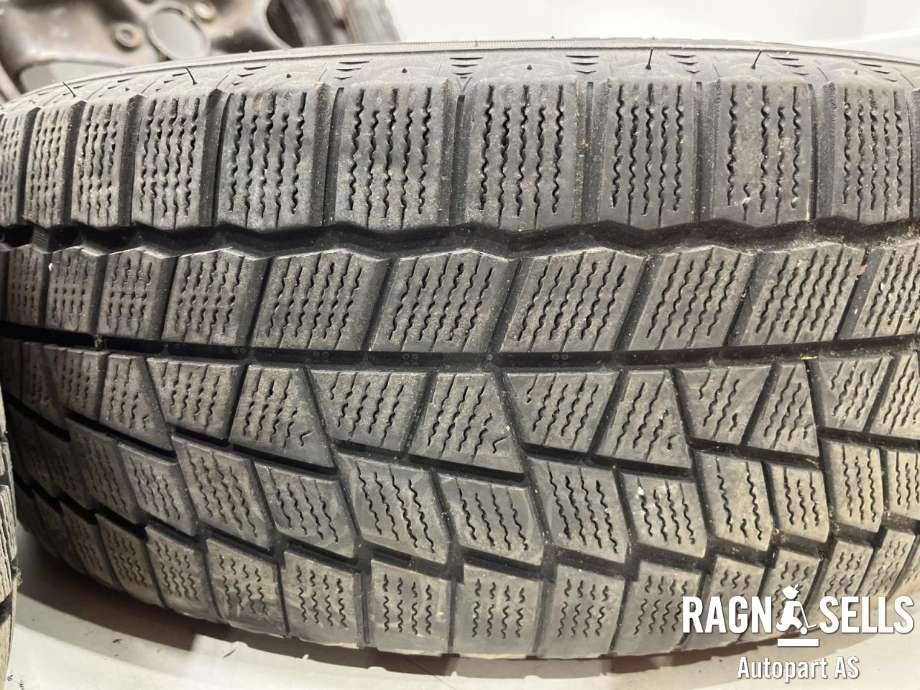 Hjulsett stål vinter til VW Caddy 2010-2015 (Type III, Fase 2)  (MAXXIS|205/60R16|5X112/57|1|)