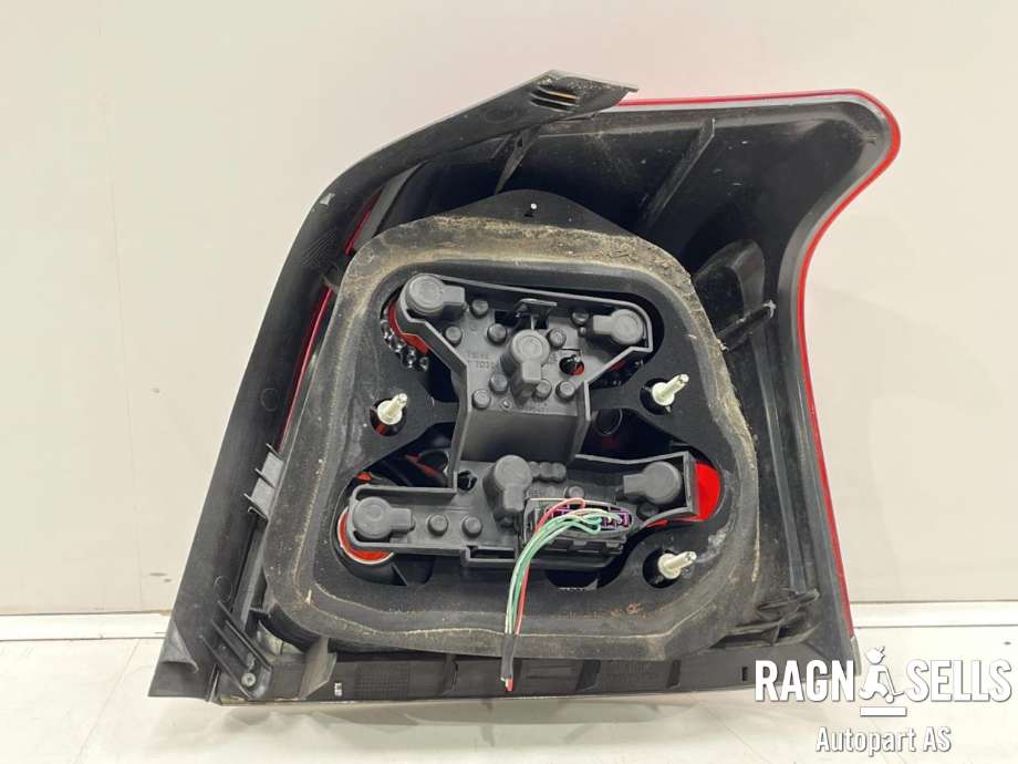 Baklykt venstre til Toyota Avensis 2003-2008 (Type II)  (8156105210|)