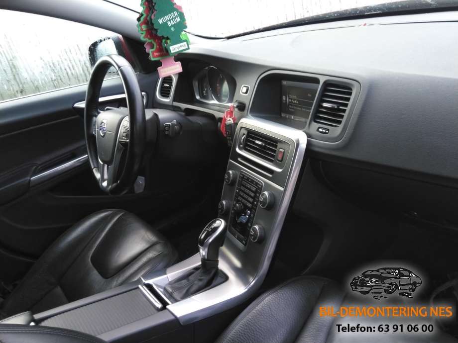 Volvo V60 2010-2013 (Type I, Fase 1) , Motorkode: D5204T3, Girkassekode: 