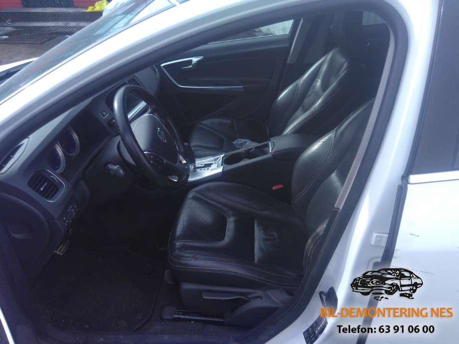 Volvo V60 2010-2013 (Type I, Fase 1) , Motorkode: D5204T3, Girkassekode: 31280564