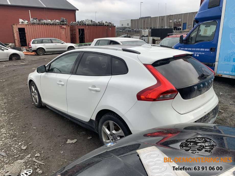 Volvo V40 2012-2019 , Motorkode: D4162T, Girkassekode: 