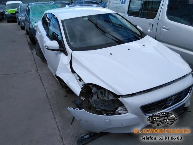 Volvo V40 2012-2019 , Motorkode: D4162T, Girkassekode: 