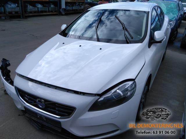 Volvo V40 2012-2019 , Motorkode: D4162T, Girkassekode: 