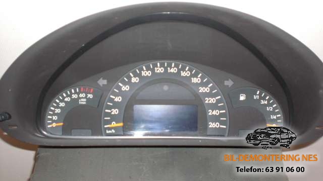 Instrumentpanel til Mercedes C-Klasse, 2000-2004 (Fase 1) (W203) (W203) (A2035400711)