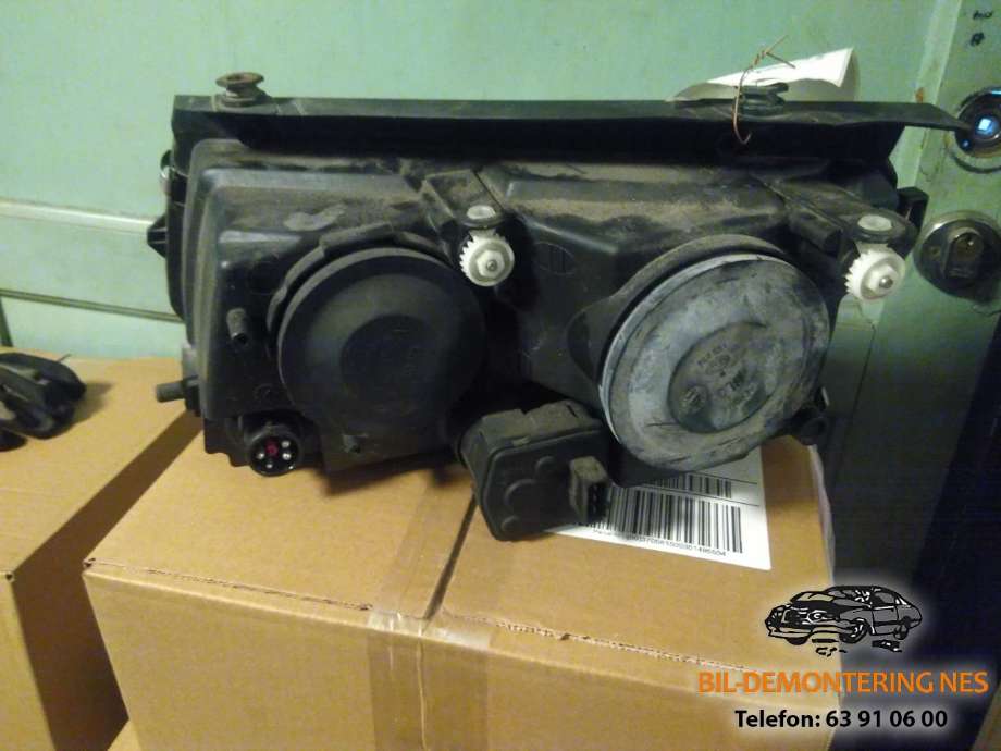 Frontlykt høyre halogen til VW Passat 1997-2000 (B5,3B) (B5,3B) (HELLA|)
