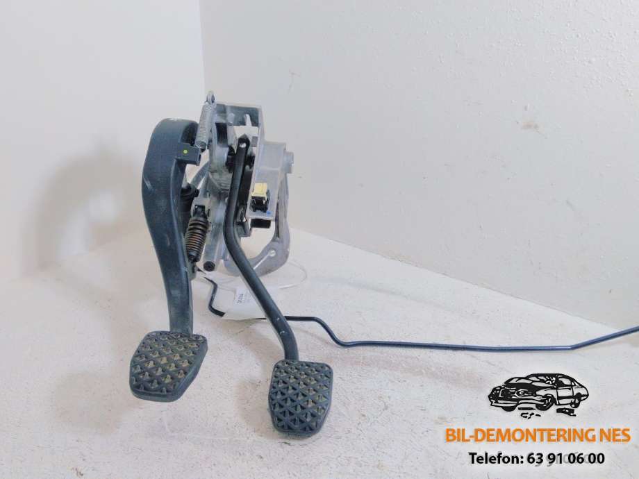 Pedal gass/brems/clutch til BMW 3-Serie, 2012-2018 (F30/F31/F34) (F30/F31/F34) (35316761310)
