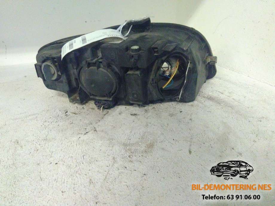 Frontlykt venstre halogen til Audi A4 2004-2008 (Type III) (B7) (B7) (0301219201|)