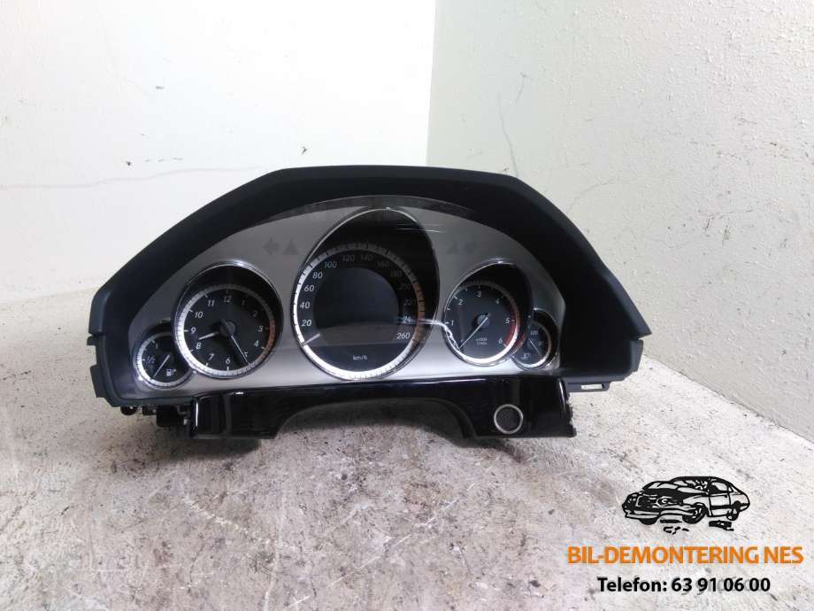 Instrumentpanel til Mercedes E-Klasse, 2009-2013 (Fase 1) (W212) (W212) (VDO|A2129000001)