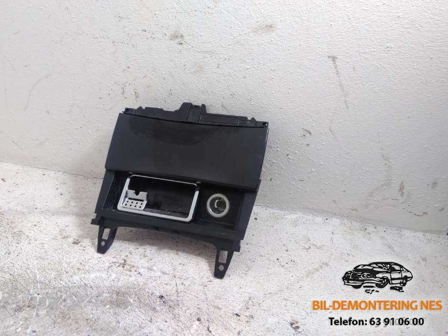 Dashbord myntrom til Mercedes E-Klasse, 2009-2013 (Fase 1) (W212) (W212) (A2046800179)