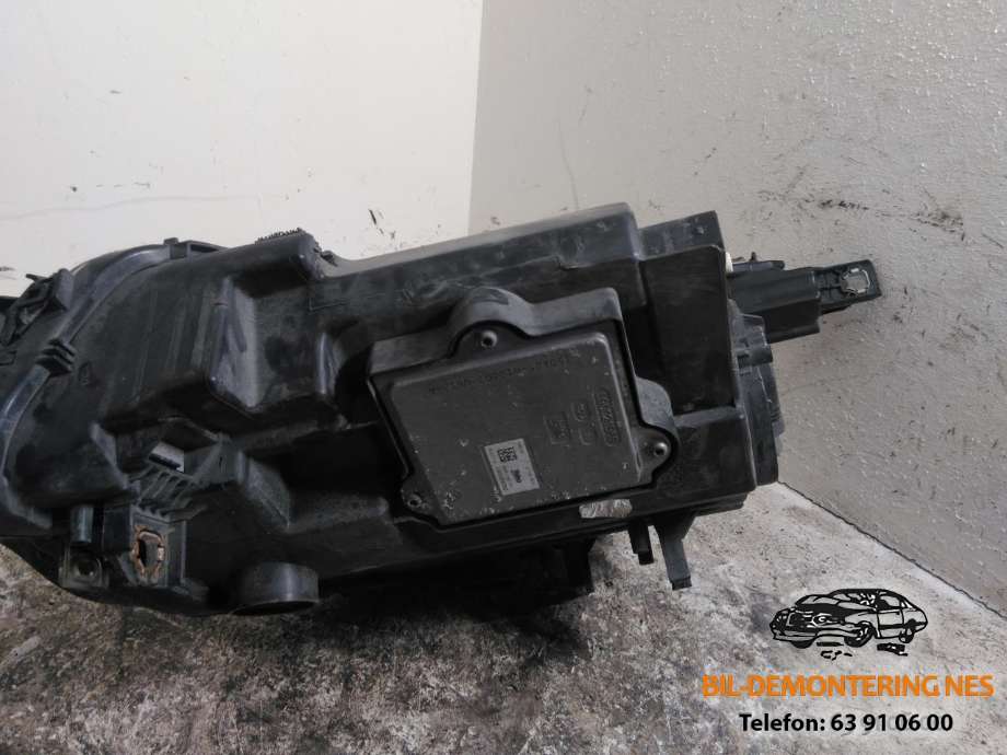 Frontlykt høyre halogen til BMW i3 2013-2022  (VALEO|90043398|63 11 7 448 388|)