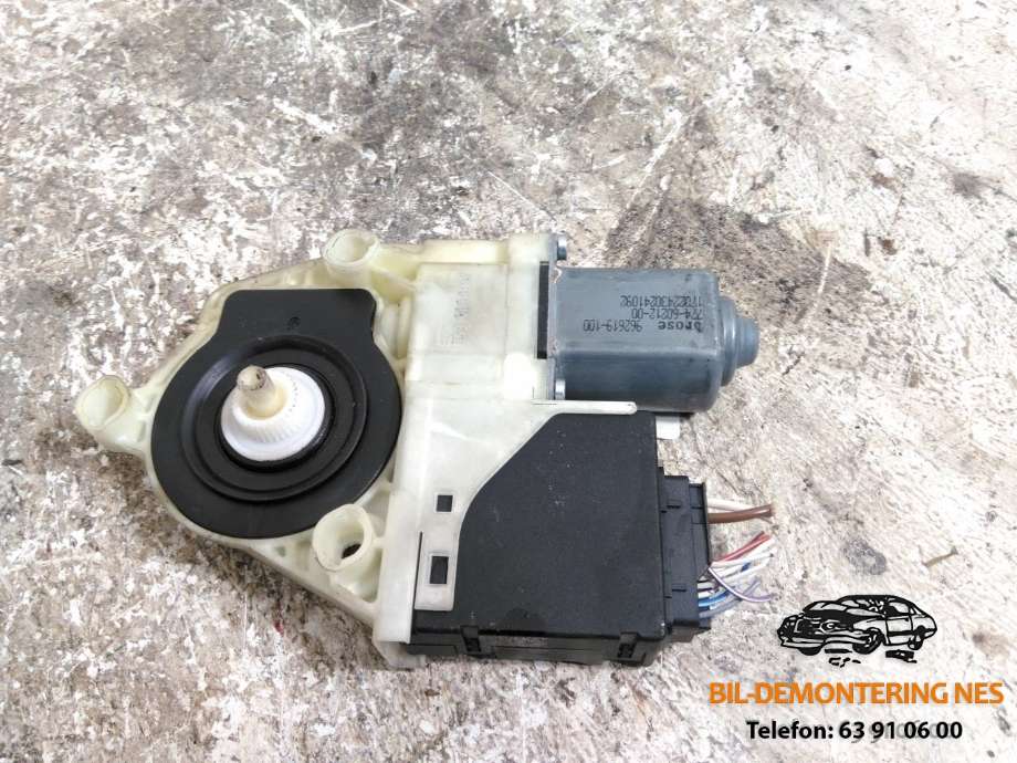 Ruteheis, kun motor, venstre bak til VW Passat 2011-2015 (B7) (B7) (974233-308|)