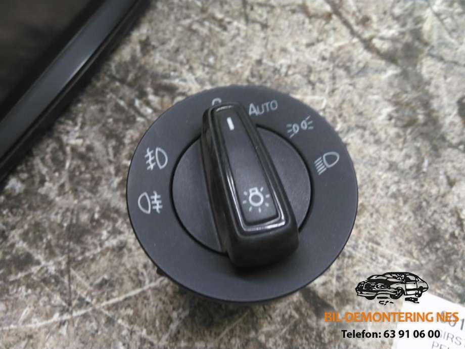 Bryter lys til Škoda Octavia, 2013-2016 (Type III, Fase 1)  (5E0941431D)