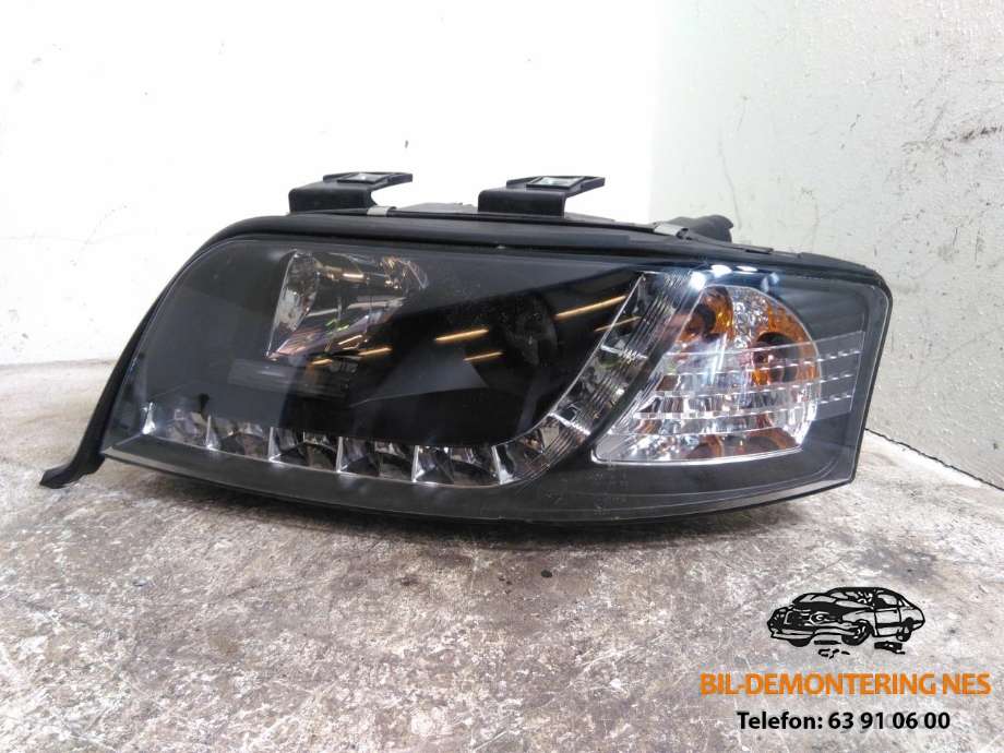 Frontlykt venstre halogen til Audi A6 2001-2004 (Type II, Fase 2) (C5) (C5)