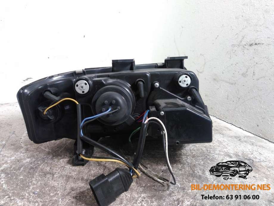 Frontlykt venstre halogen til Audi A6 2001-2004 (Type II, Fase 2) (C5) (C5)