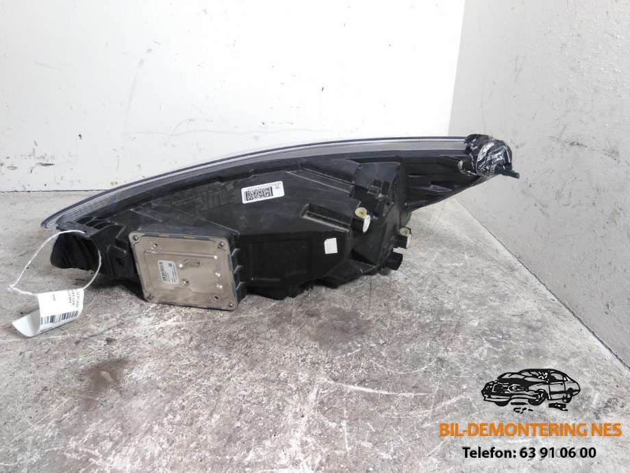 Frontlykt høyre full-LED til Ford Focus 2018-->> (Type IV) (JX7B-13E016-AJ|JX7B-13E016-AK|)