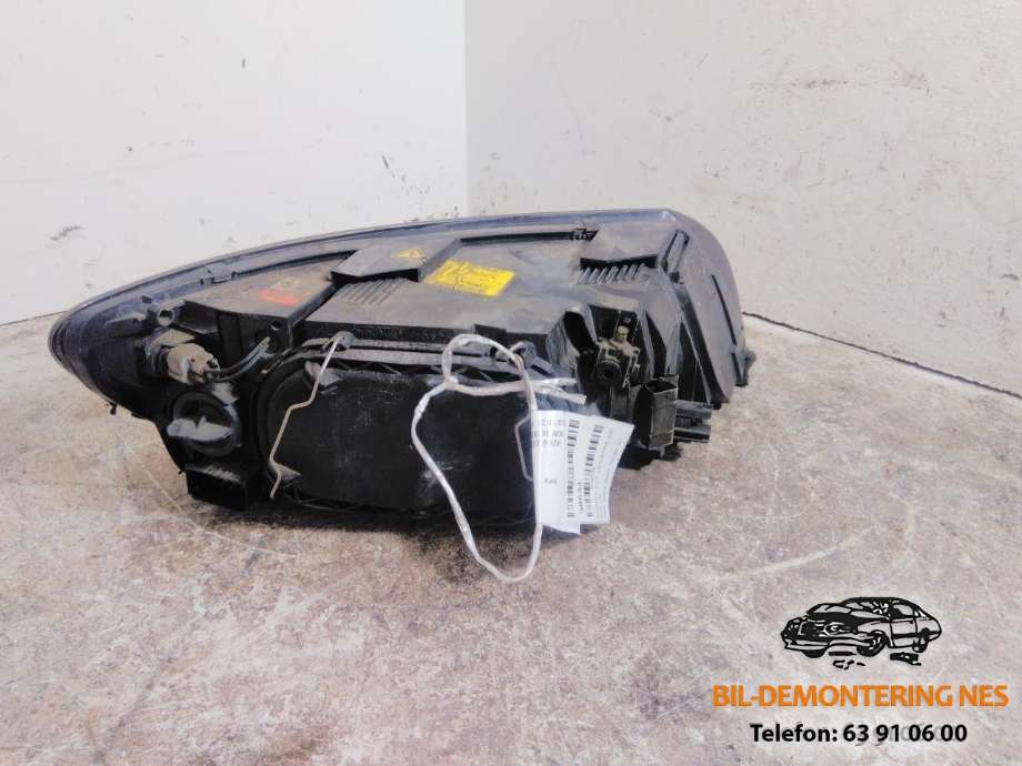 Frontlykt venstre xenon til Volvo V50 2004-2007 (Fase 1) (30698889|0301198273|)