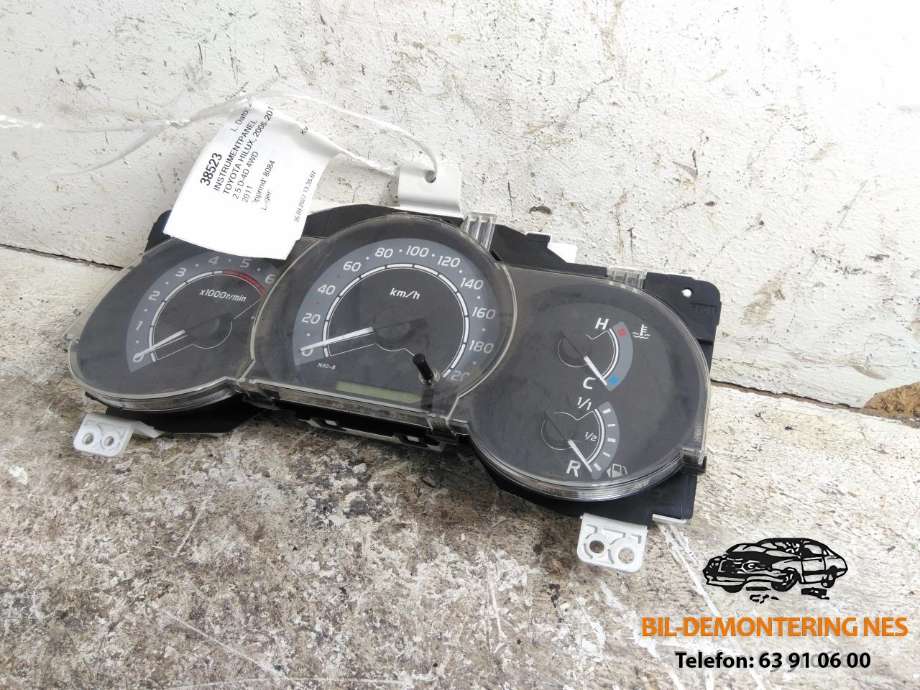 Instrumentpanel til Toyota Hilux, 2006-2011  (83800-F0051-A)