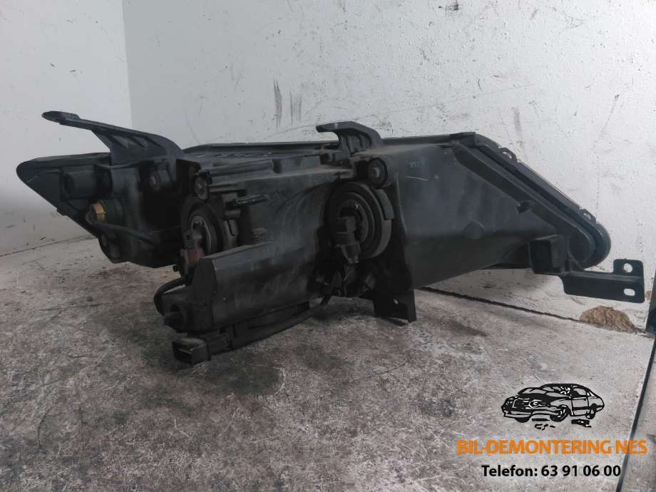 Frontlykt venstre halogen til Mitsubishi Outlander 2007-2010 (Type II, Fase 1)